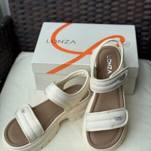 Lonza Cheaha Milk Size 9 Sandals NEW IN BOX